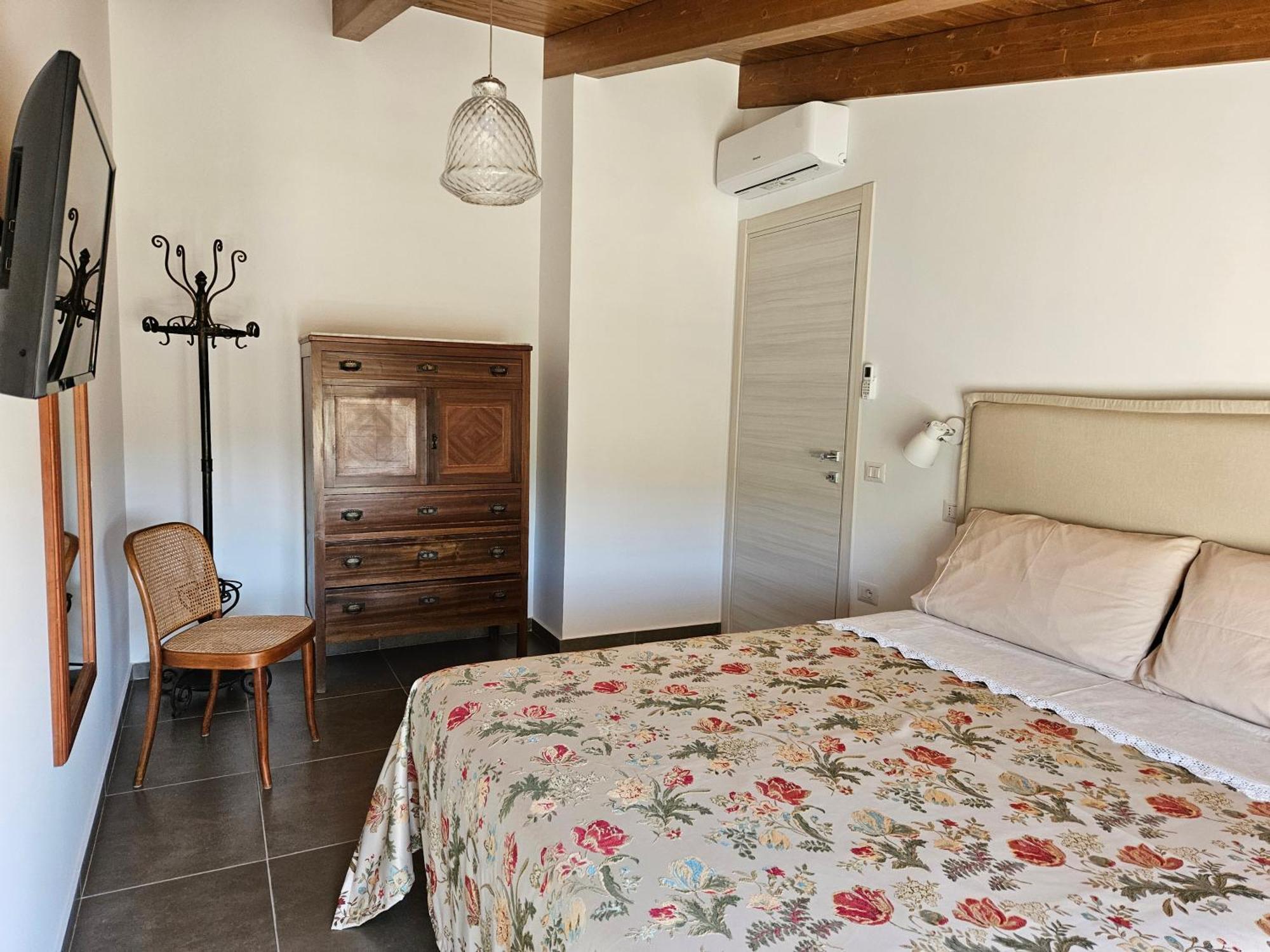 Le Bisceglie Hostal Albanella Exterior foto